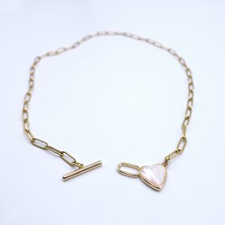 Necklace with heart shaped nacre