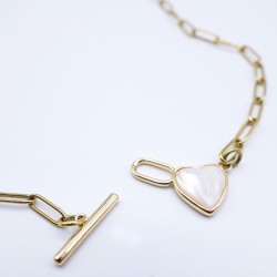 Necklace with heart shaped nacre