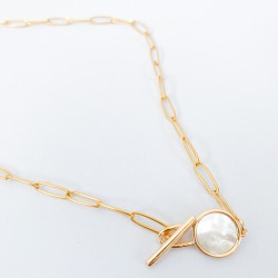 Golden necklace with nacre and T clasp