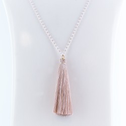 Sautoir pompon de soie nude